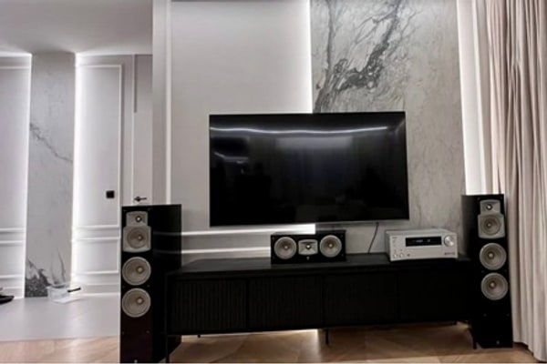 Montaż telewizora Samsung The Frame, OLED i QLED