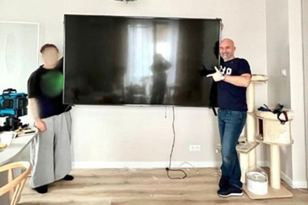 Montaż telewizora 75 cali na ścianie